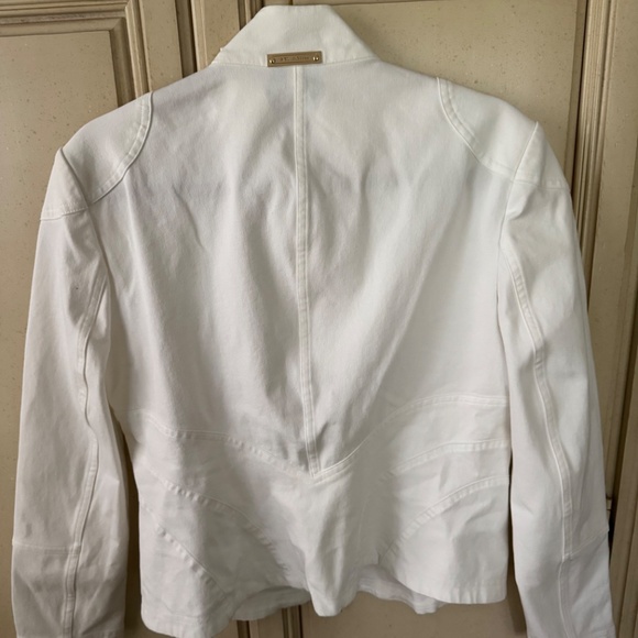 St. John white lightweight jacket, size L. - Picture 2 of 8